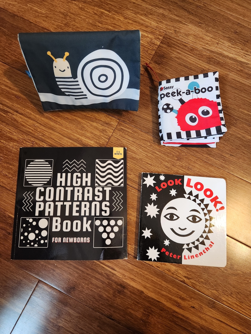 Set Of 4 Baby High Contrast Black & White Patterns Books And Tummy Time Book Toy